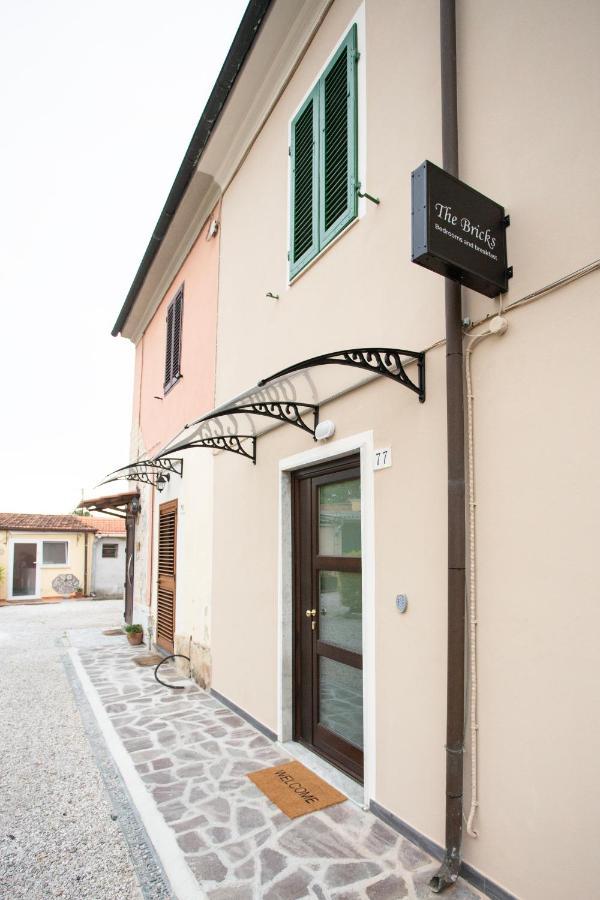 The Bricks B&B Free Parking Pisa Bagian luar foto